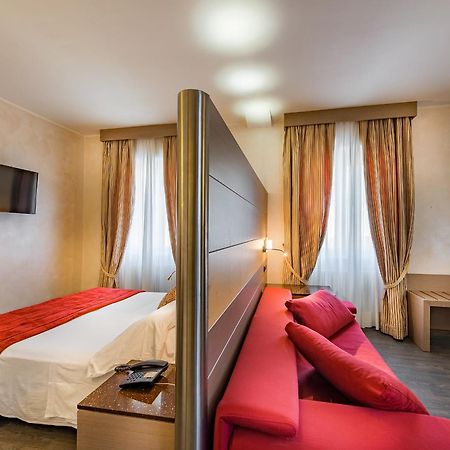 Hotel Ligure อาลัสซิโอ ภายนอก รูปภาพ
