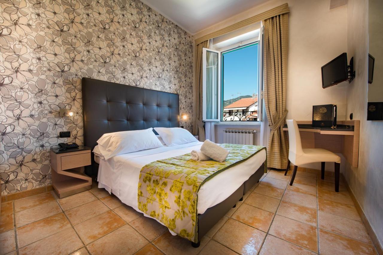 Hotel Ligure อาลัสซิโอ ภายนอก รูปภาพ