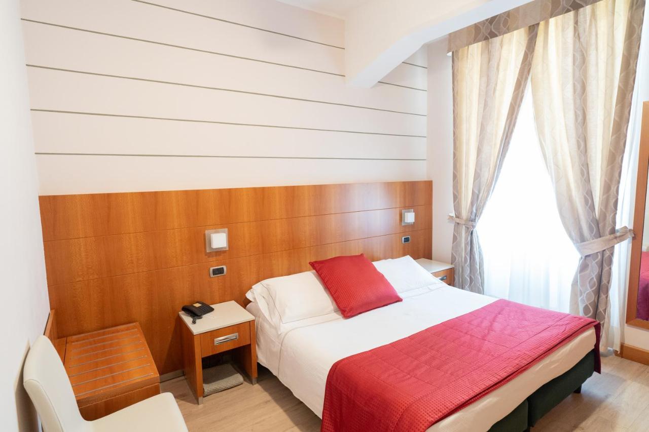 Hotel Ligure อาลัสซิโอ ภายนอก รูปภาพ