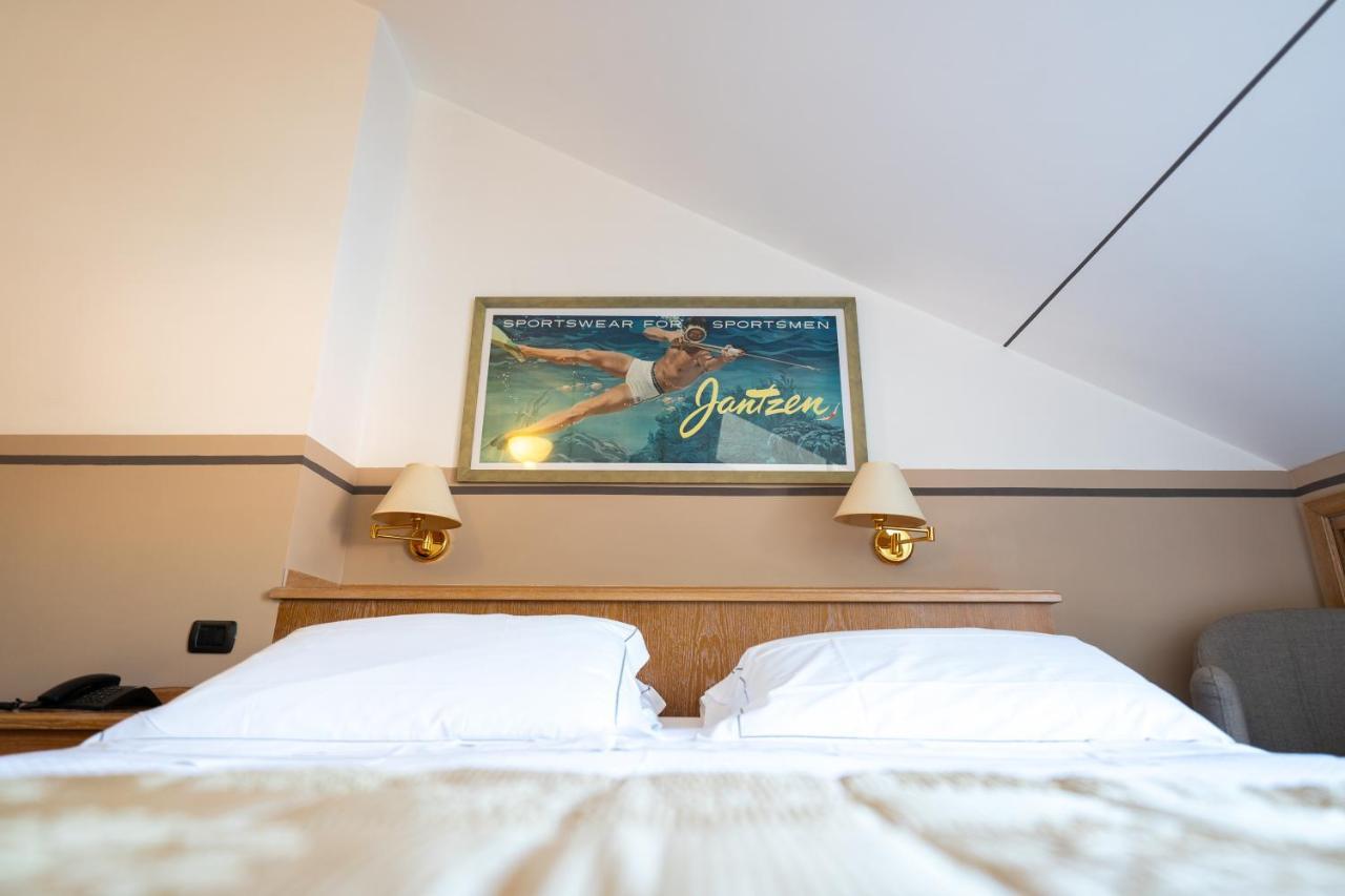 Hotel Ligure อาลัสซิโอ ภายนอก รูปภาพ