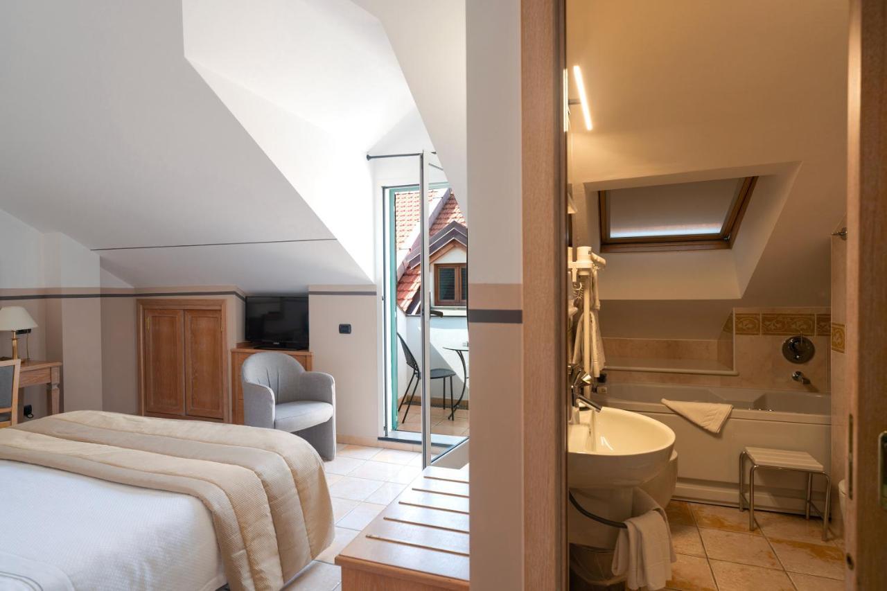 Hotel Ligure อาลัสซิโอ ภายนอก รูปภาพ
