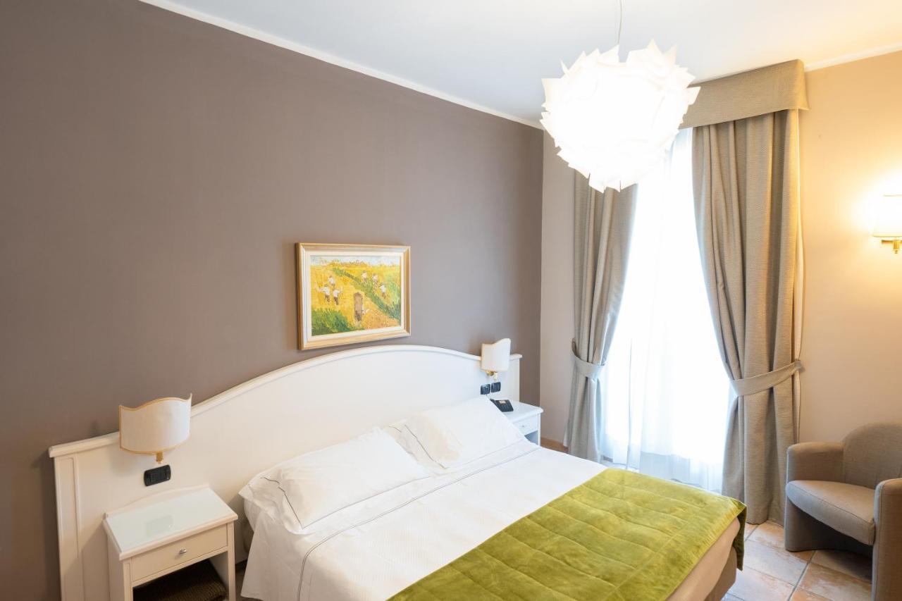 Hotel Ligure อาลัสซิโอ ภายนอก รูปภาพ
