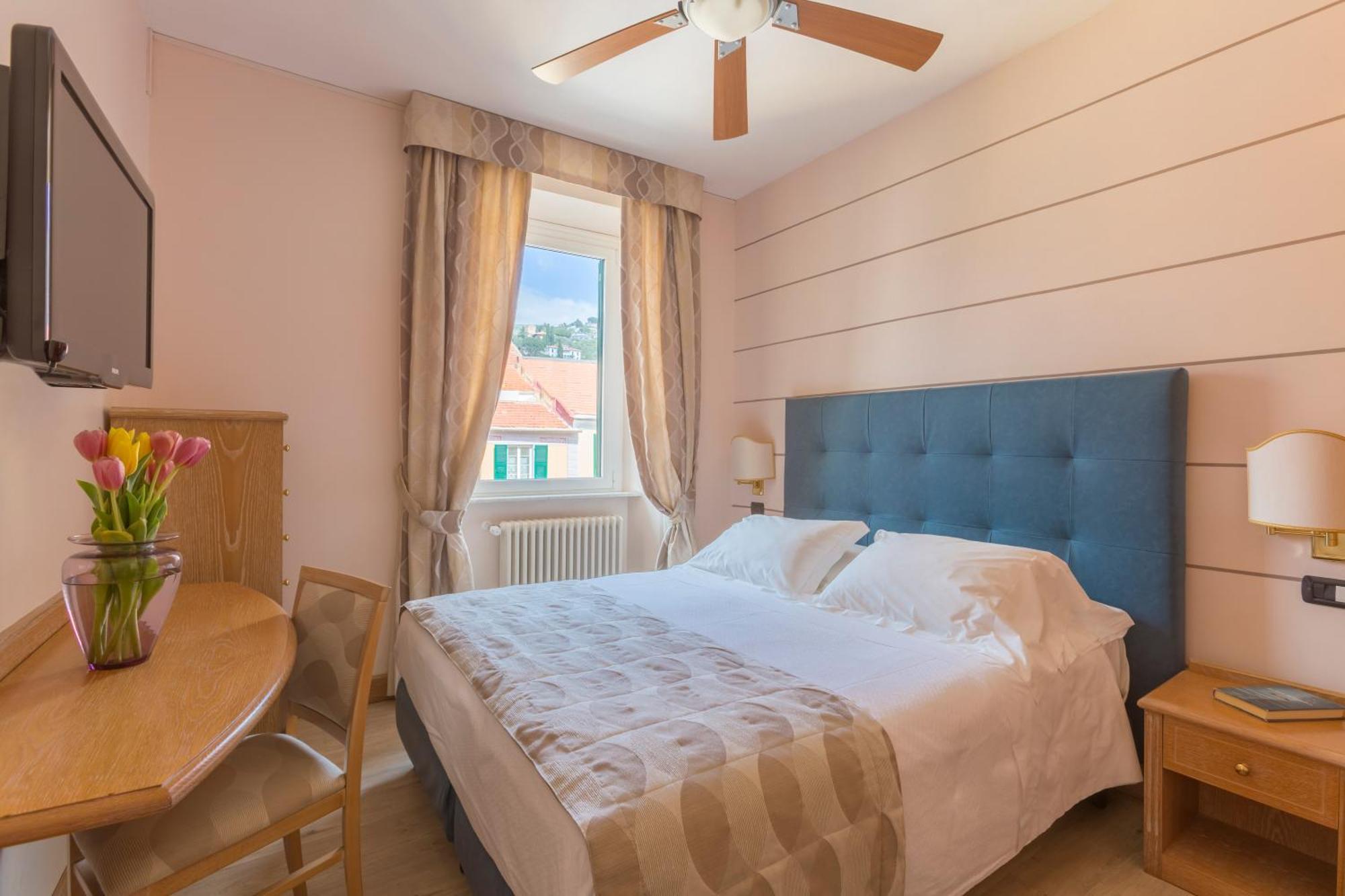 Hotel Ligure อาลัสซิโอ ภายนอก รูปภาพ
