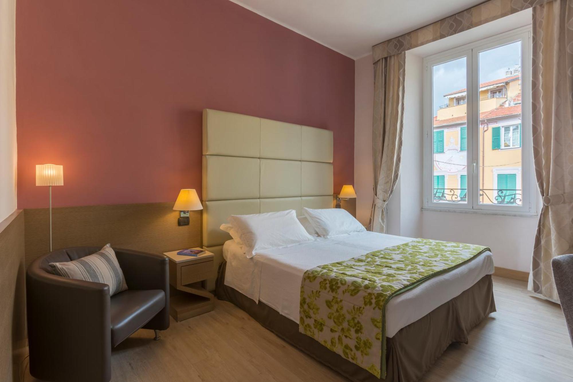Hotel Ligure อาลัสซิโอ ภายนอก รูปภาพ