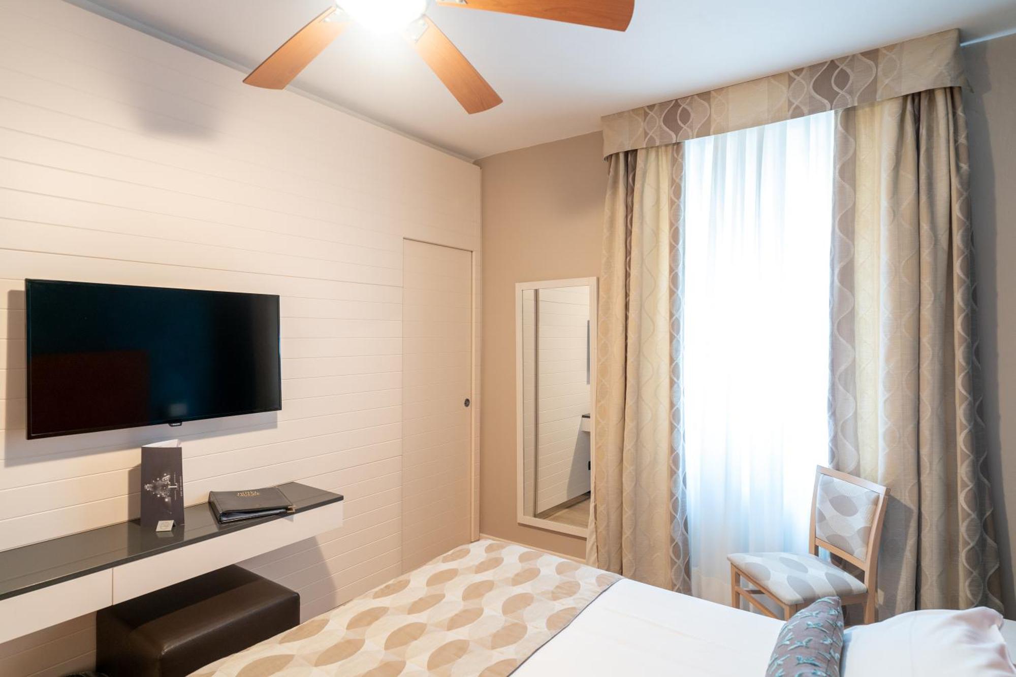 Hotel Ligure อาลัสซิโอ ภายนอก รูปภาพ