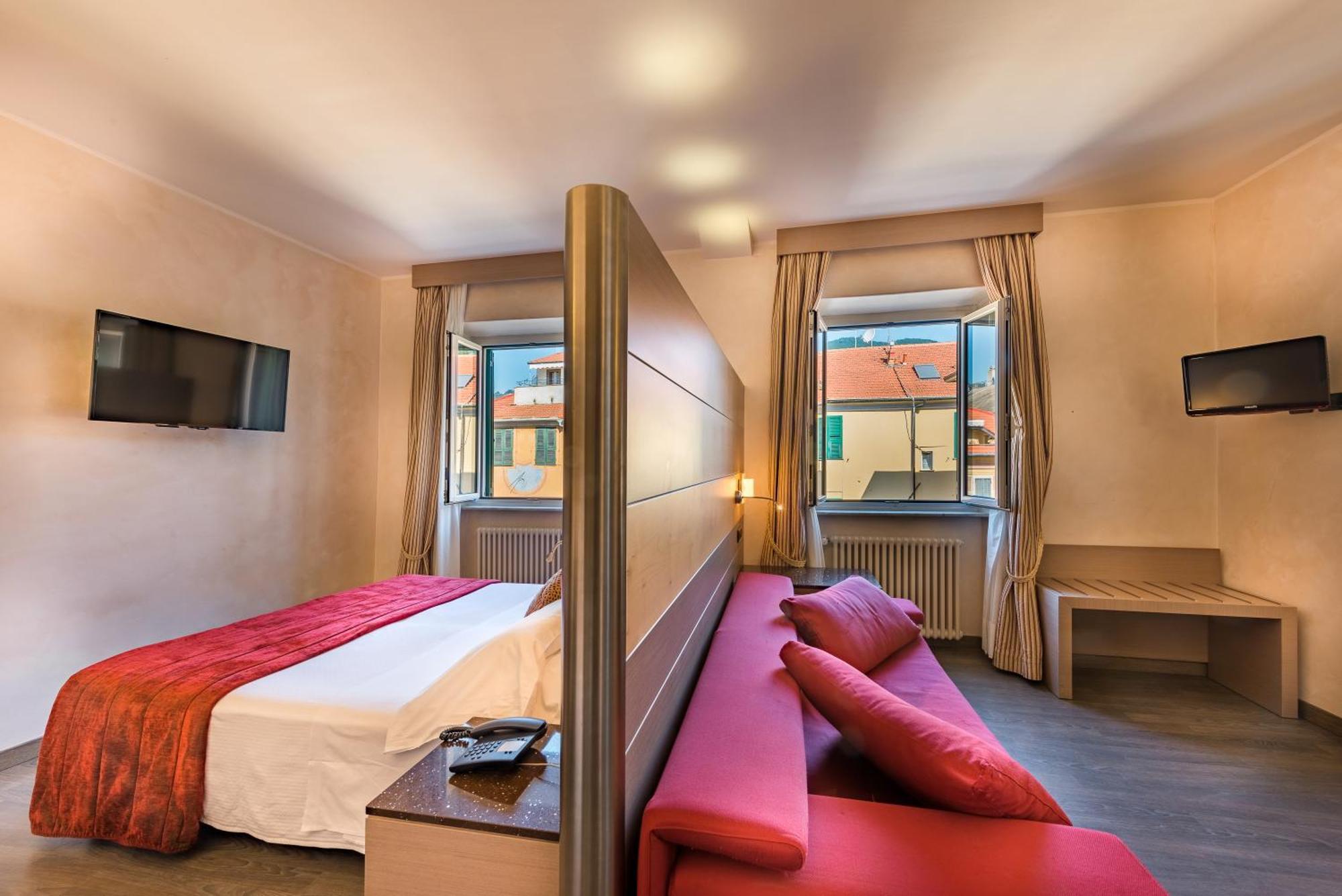 Hotel Ligure อาลัสซิโอ ภายนอก รูปภาพ