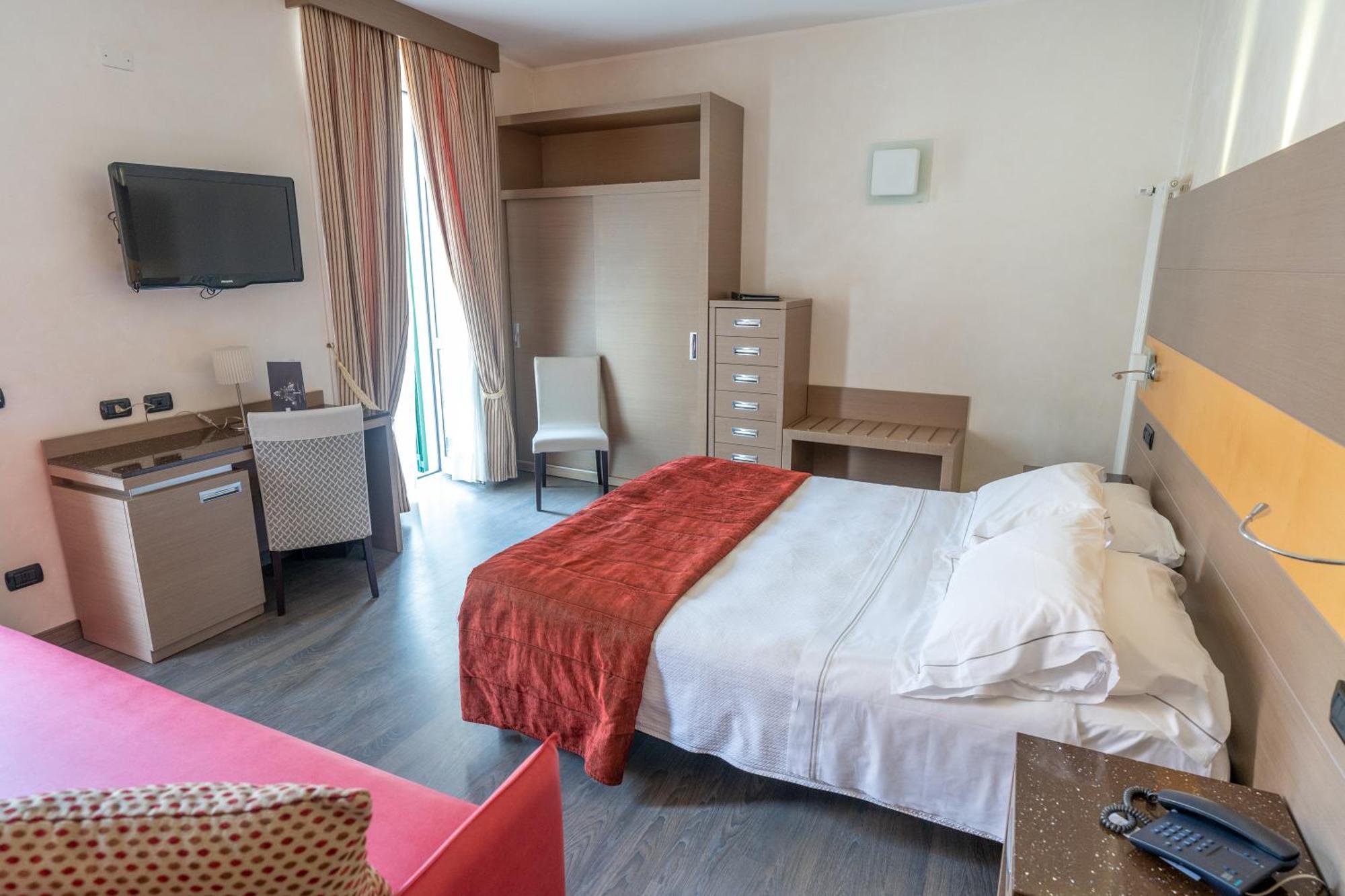 Hotel Ligure อาลัสซิโอ ภายนอก รูปภาพ