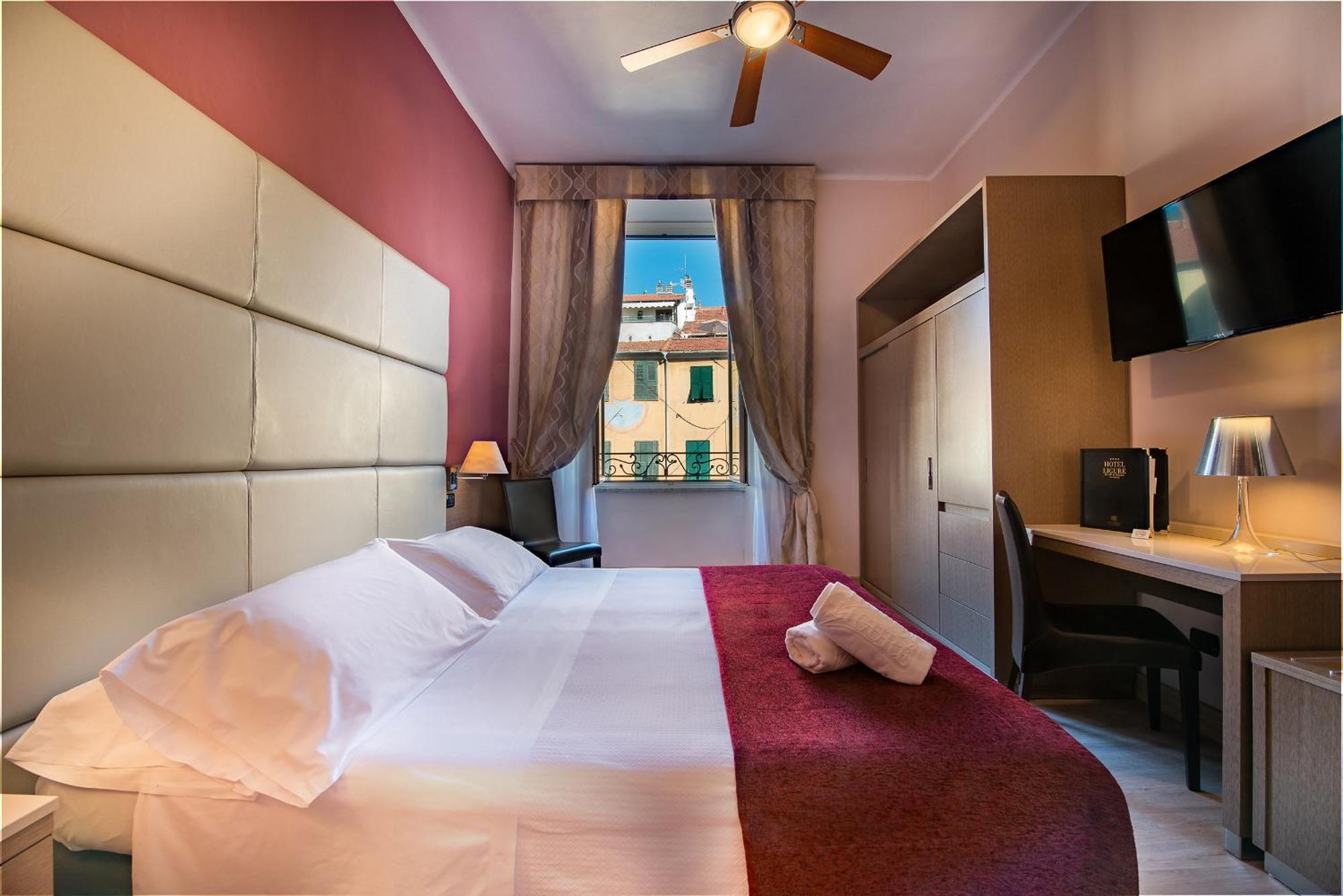 Hotel Ligure อาลัสซิโอ ภายนอก รูปภาพ