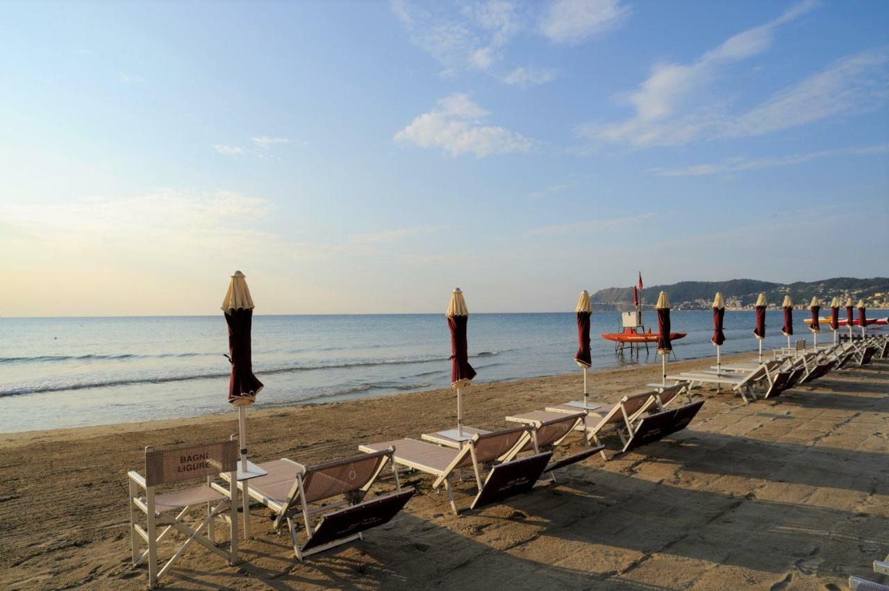 Hotel Ligure อาลัสซิโอ ภายนอก รูปภาพ