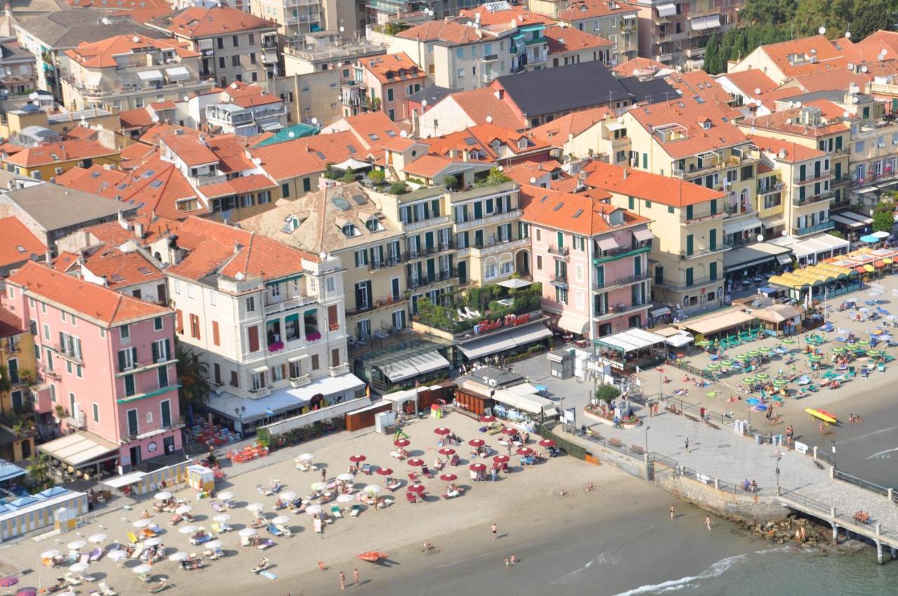 Hotel Ligure อาลัสซิโอ ภายนอก รูปภาพ